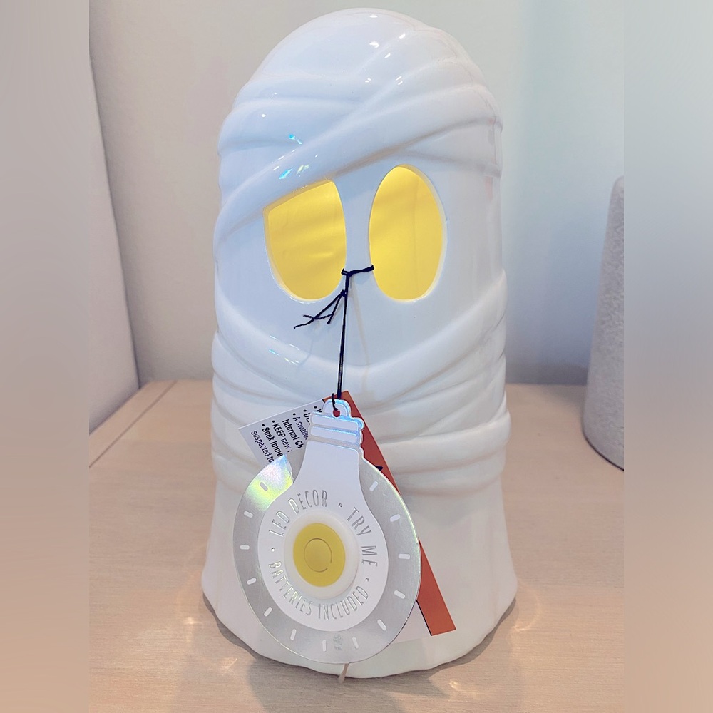 Viral mummy ghost